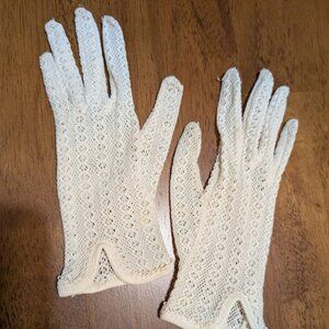 Vintage white lacey small women or girl's costume or bridal gloves